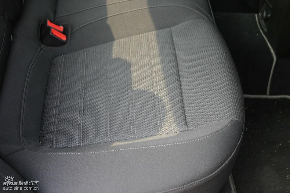 上海通用新君威1.6T到店实拍-内饰