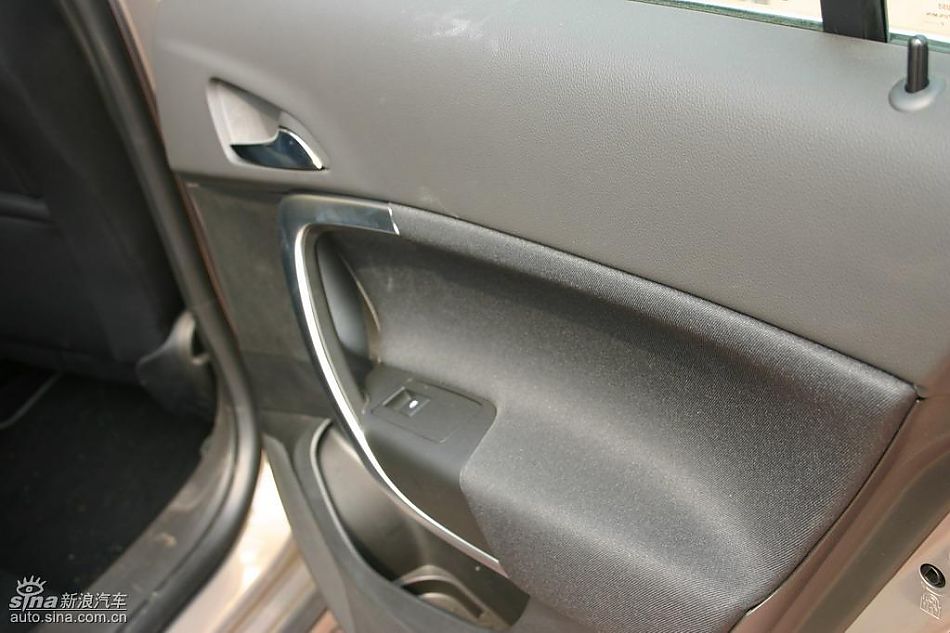 上海通用新君威1.6T到店实拍-内饰