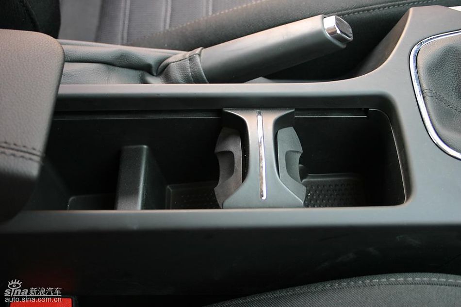 上海通用新君威1.6T到店实拍-内饰