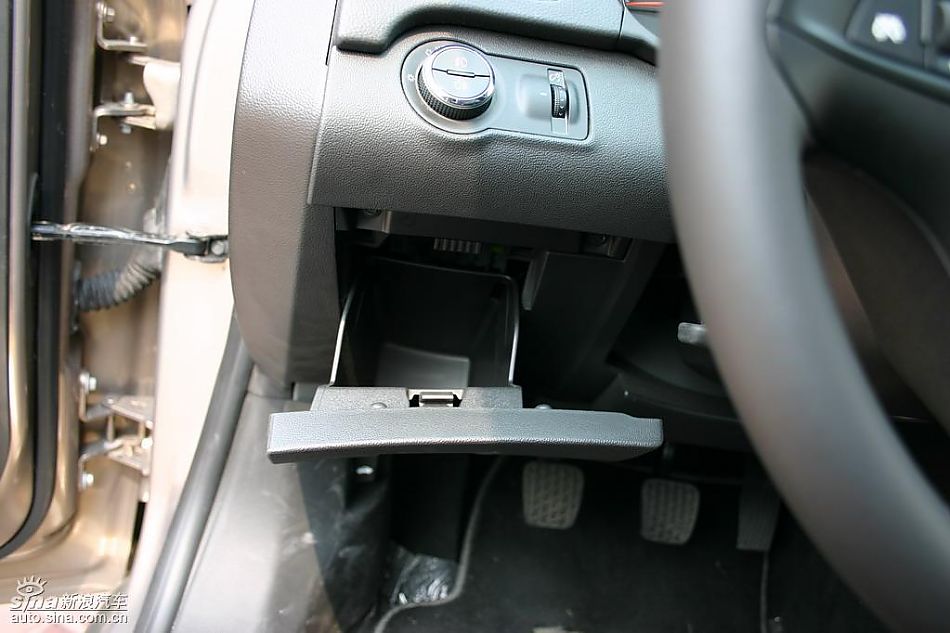 上海通用新君威1.6T到店实拍-内饰
