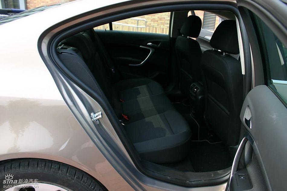 上海通用新君威1.6T到店实拍-内饰