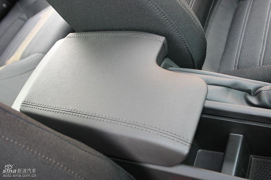 上海通用新君威1.6T到店实拍-内饰