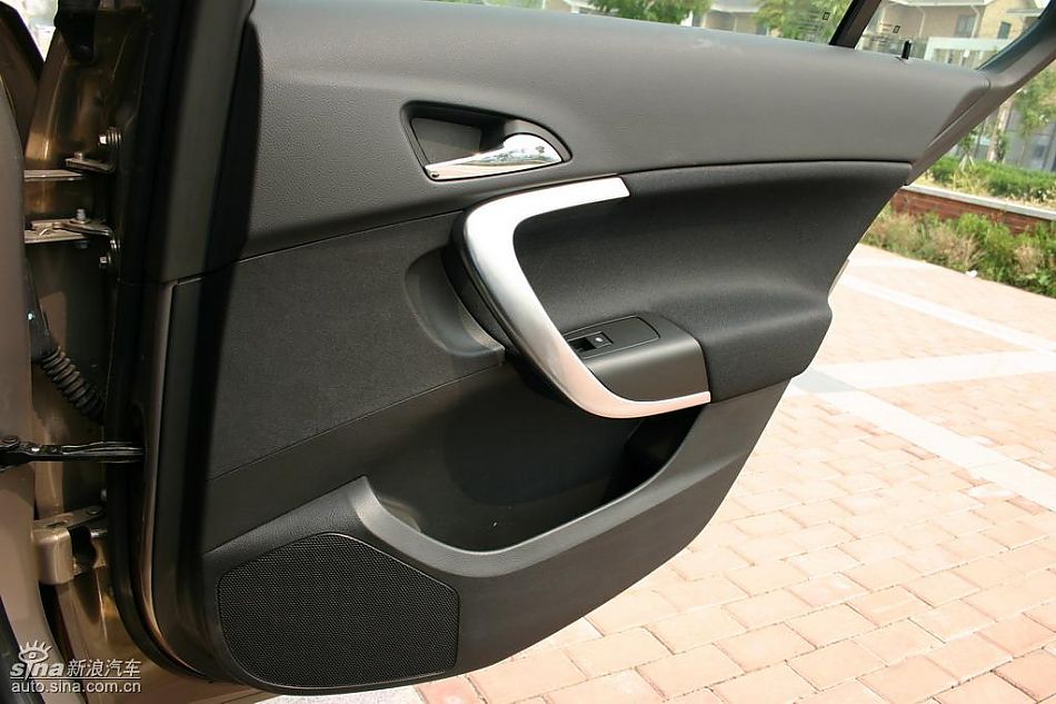 上海通用新君威1.6T到店实拍-内饰