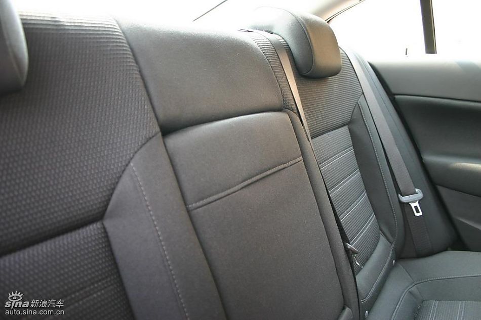 上海通用新君威1.6T到店实拍-内饰