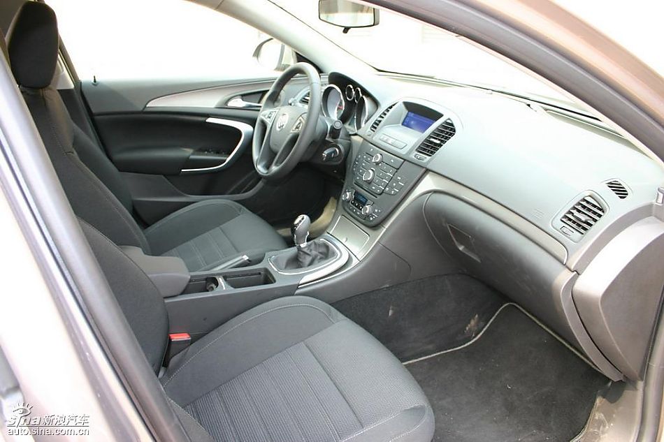 上海通用新君威1.6T到店实拍-内饰