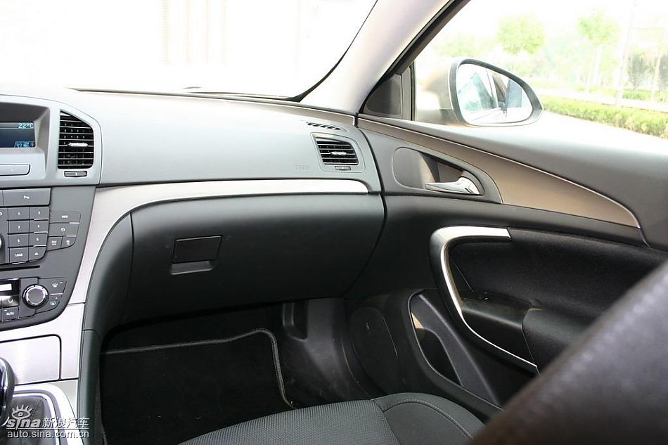 上海通用新君威1.6T到店实拍-内饰