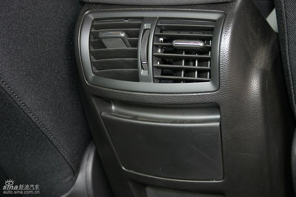 上海通用新君威1.6T到店实拍-内饰