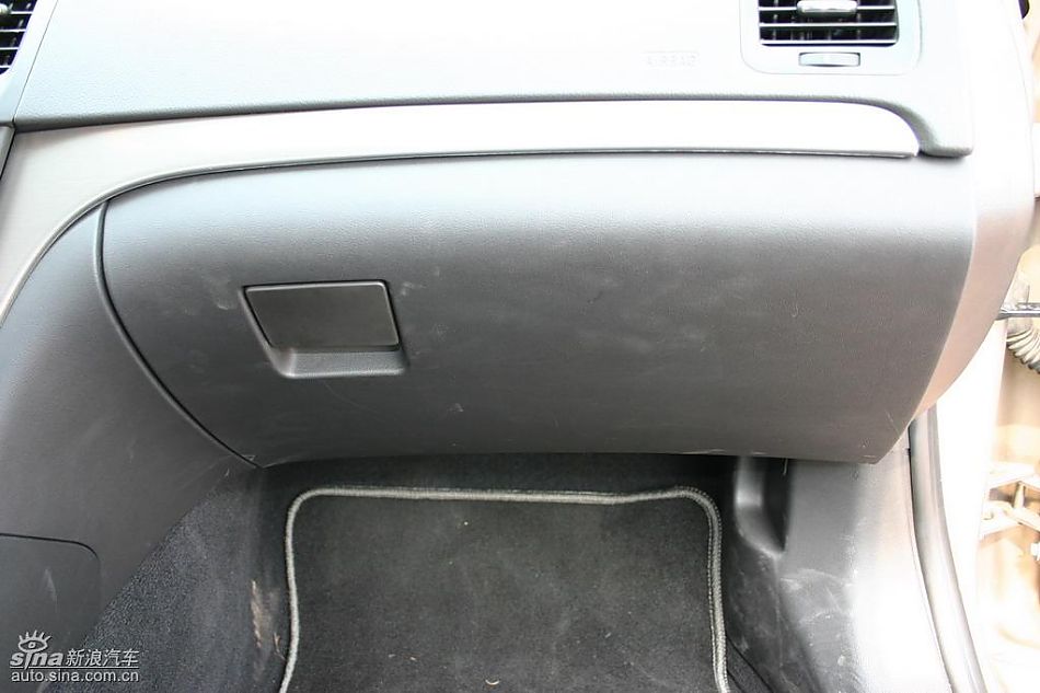 上海通用新君威1.6T到店实拍-内饰