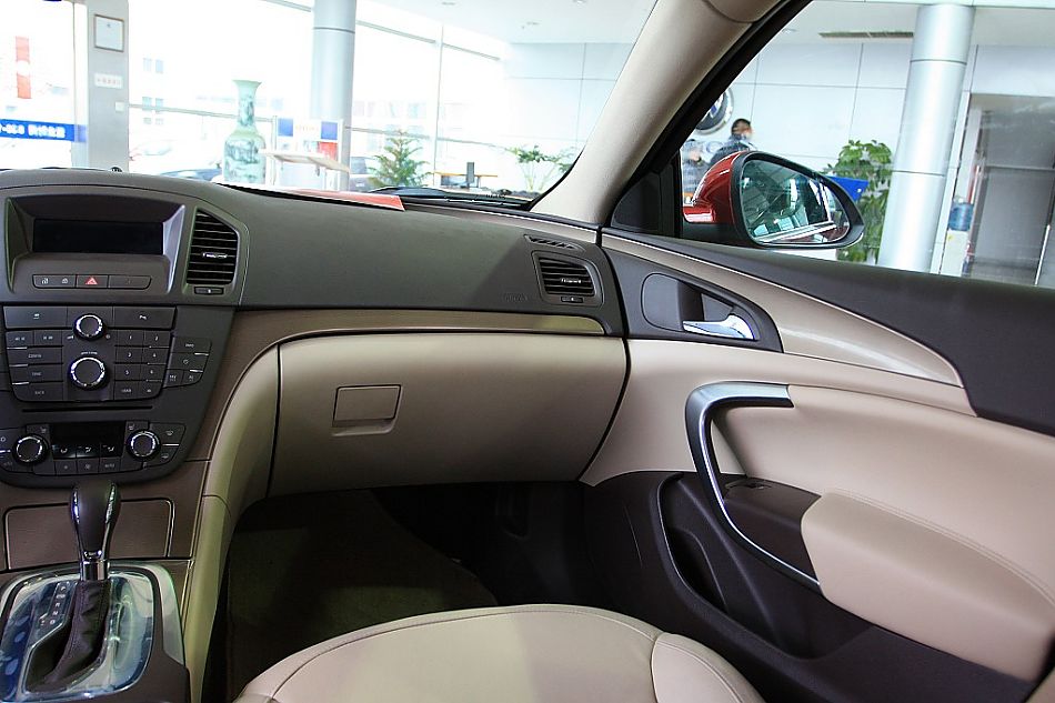 上海通用别克新君威到店实拍-内饰