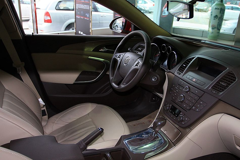 上海通用别克新君威到店实拍-内饰