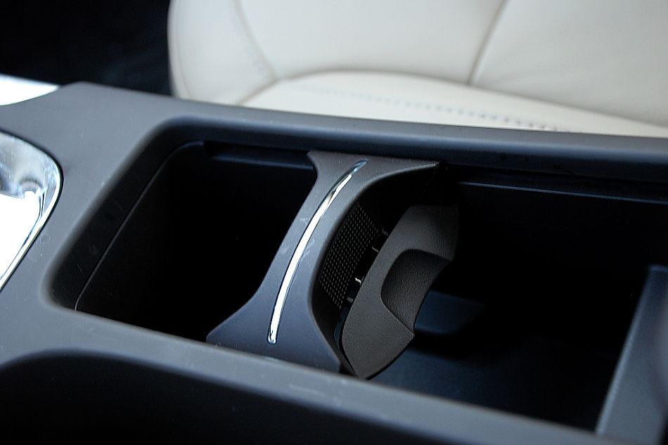 全新君威2.0内饰图片