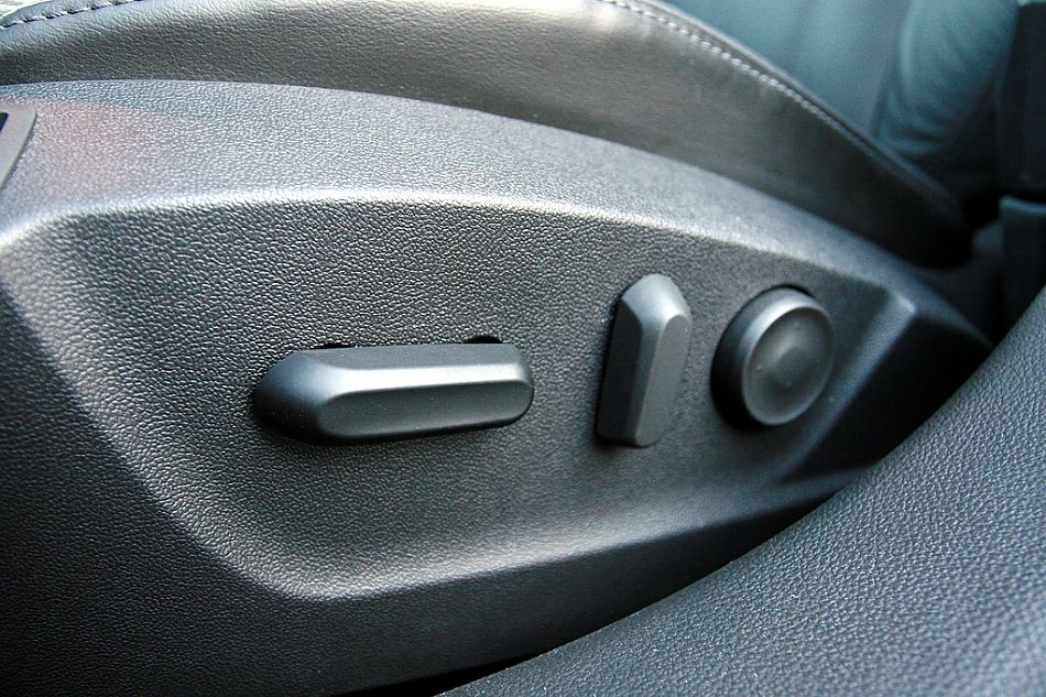 全新君威2.4内饰图片