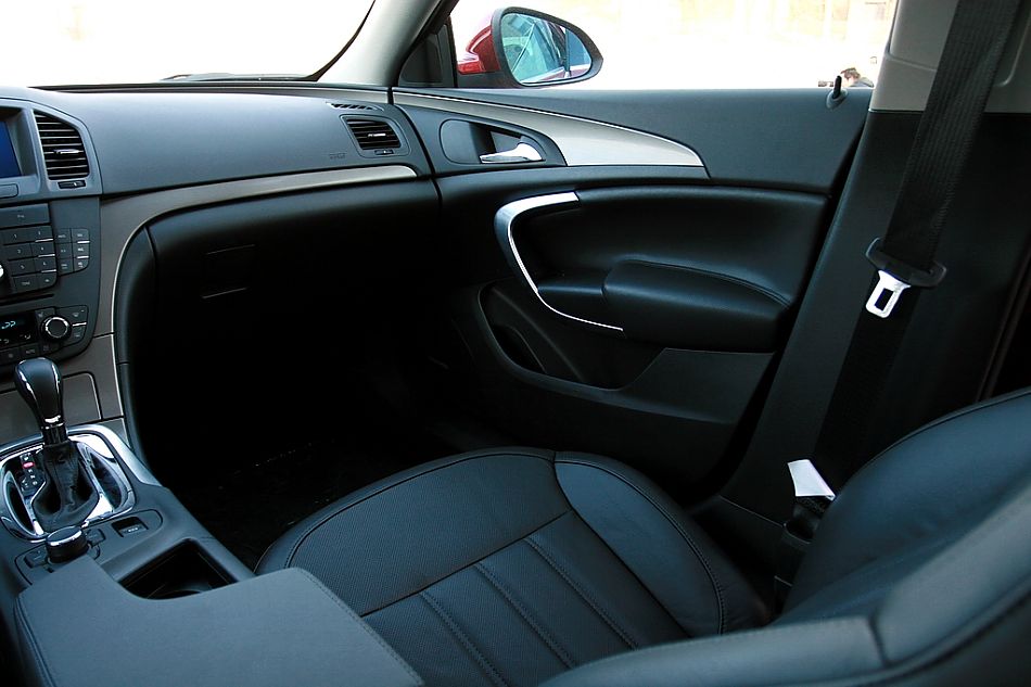 全新君威2.4内饰图片