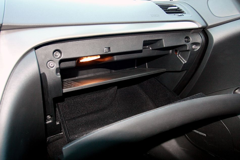 全新君威2.4内饰图片