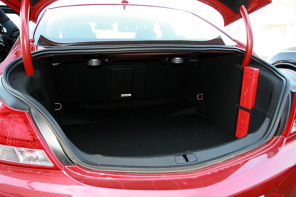 全新君威2.4内饰图片