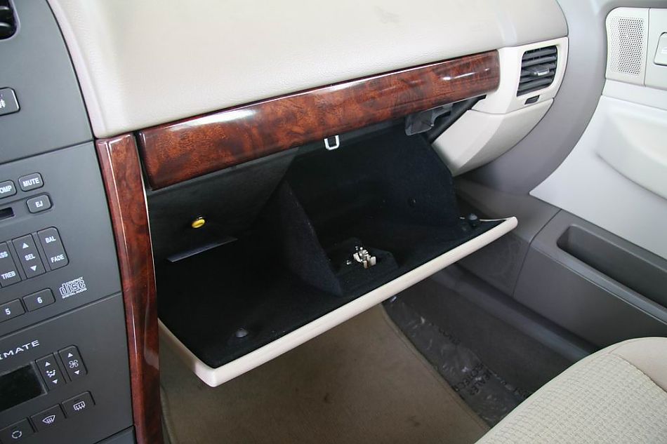 上海通用君威内饰储物柜