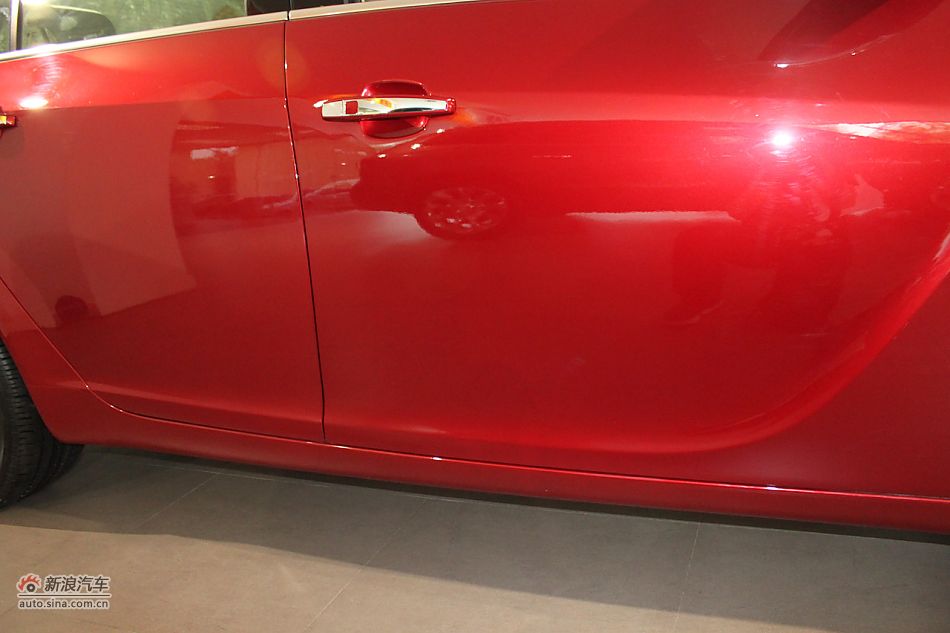 新君威外观细节