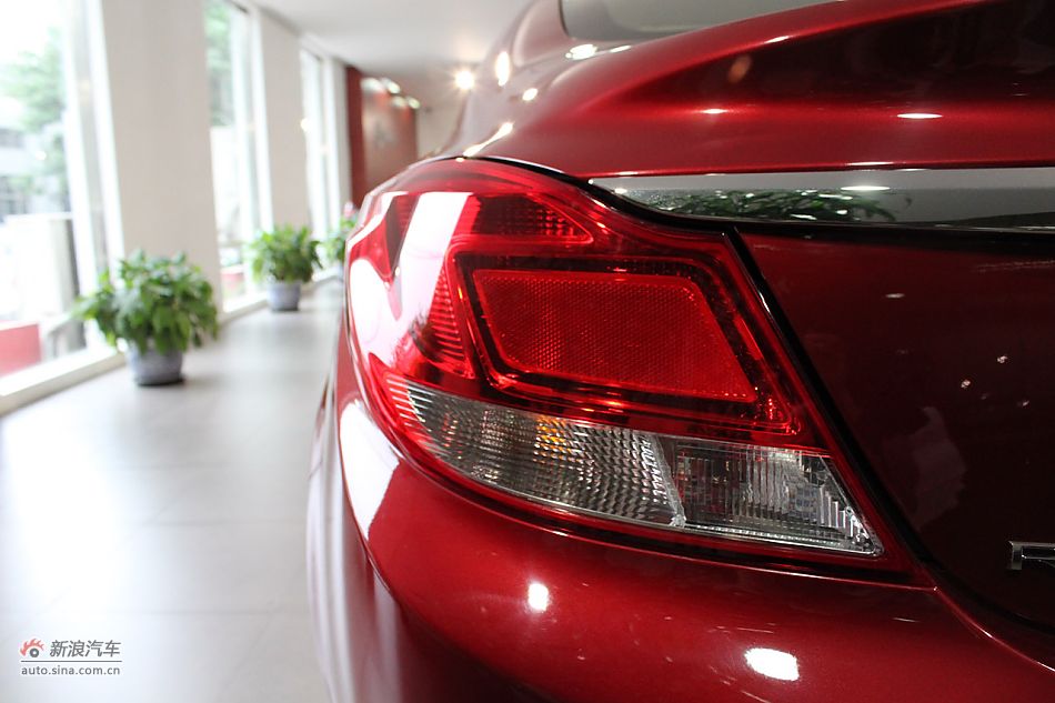 新君威外观细节