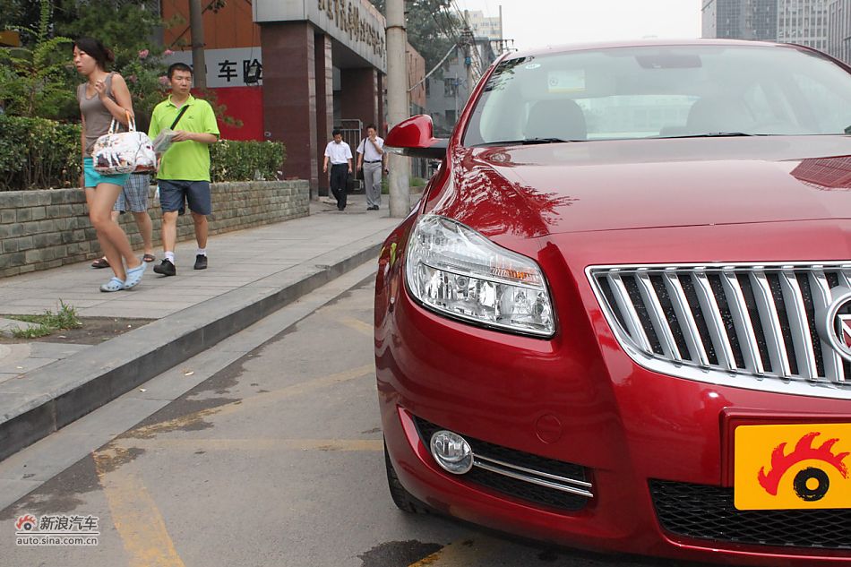 新君威外观细节