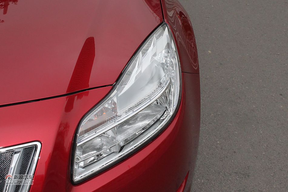 新君威外观细节