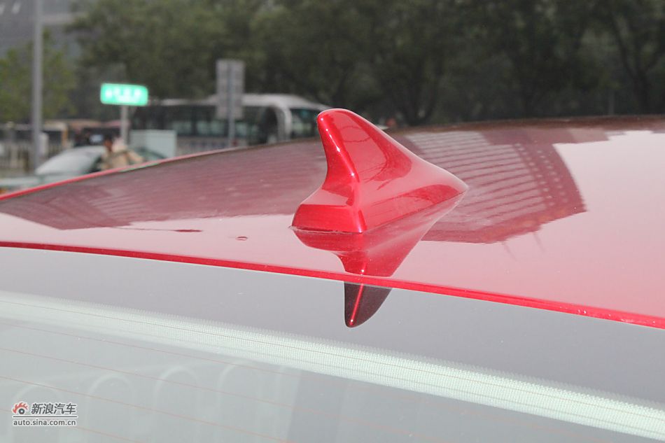 新君威外观细节