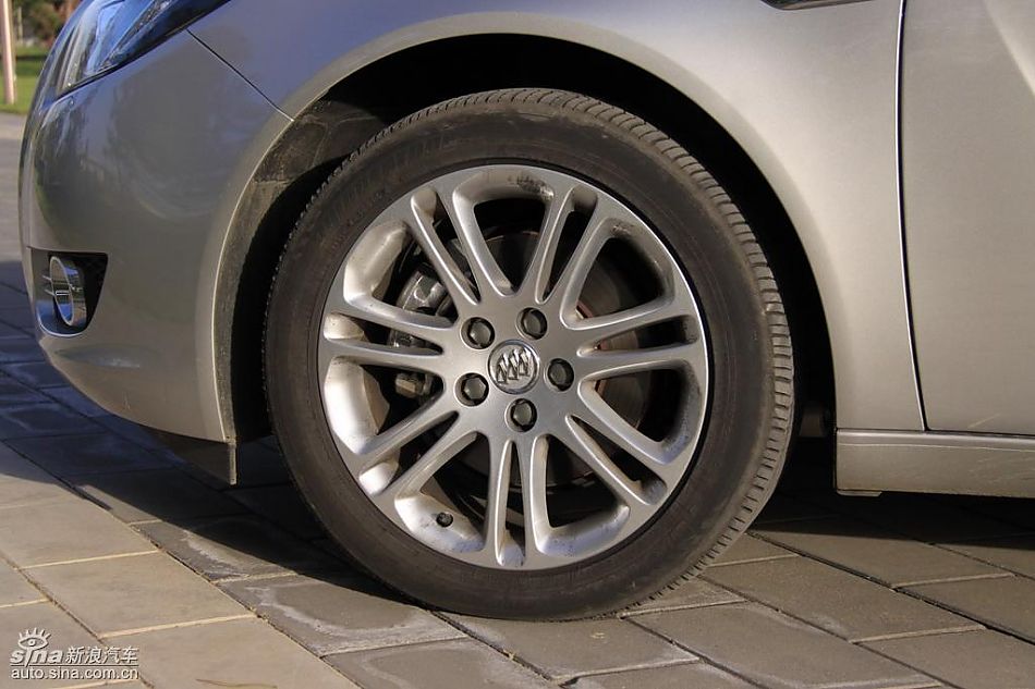 别克新君威2.0T外观实拍图