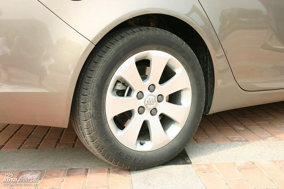 上海通用新君威1.6T到店实拍-外观