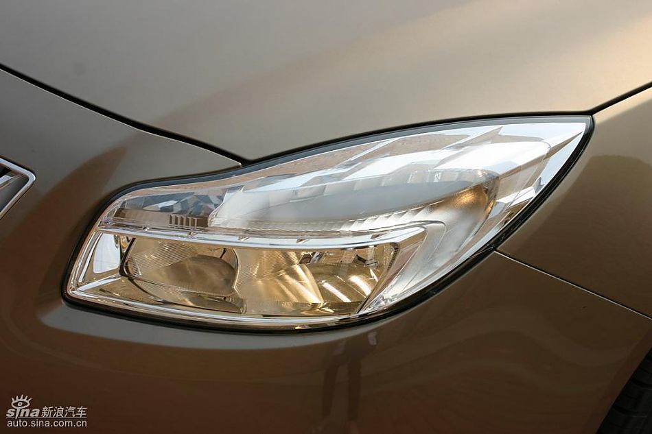 上海通用新君威1.6T到店实拍-外观