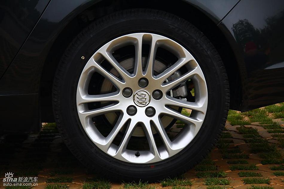 别克新君威2.0T试驾实拍图外观