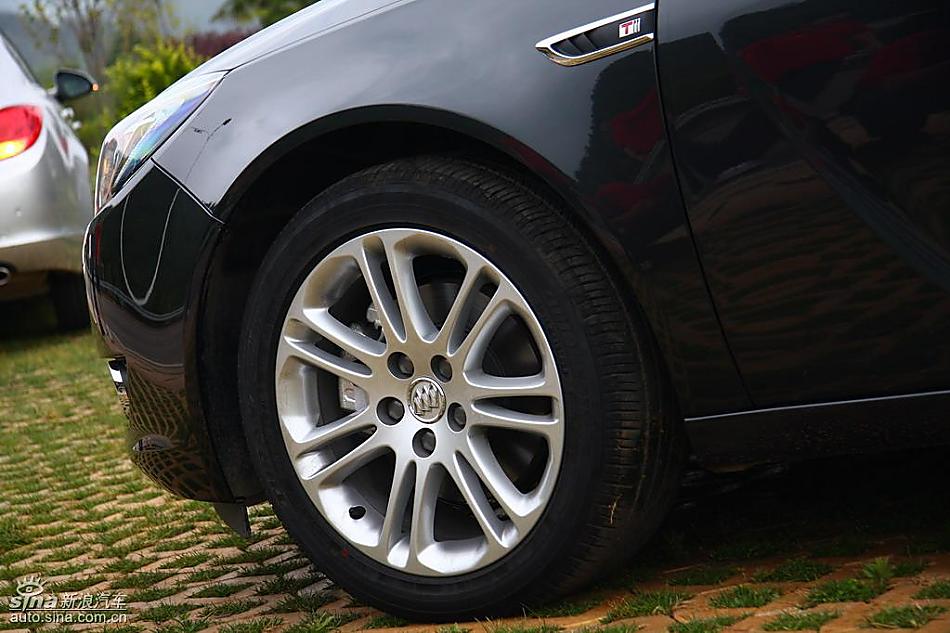别克新君威2.0T试驾实拍图外观
