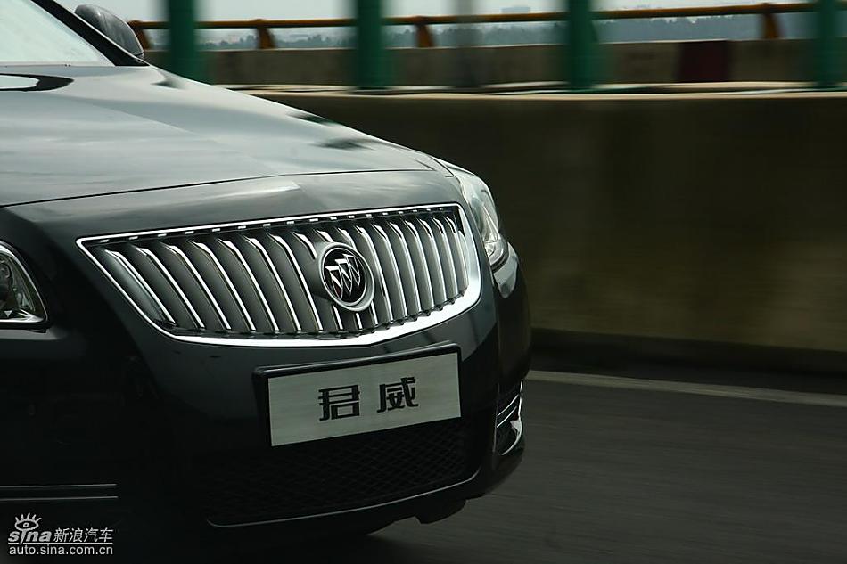 别克新君威2.0T试驾实拍图发动机与细节