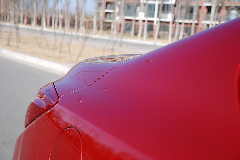 新君威2.0外观图片