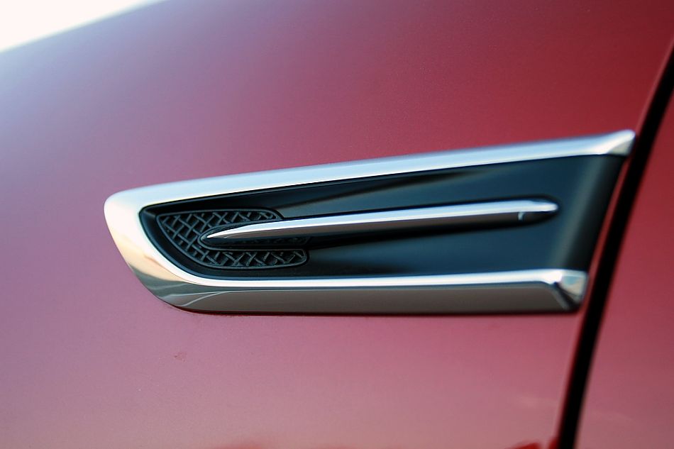 全新君威2.4外观图片