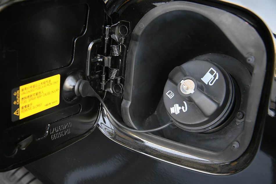 上海通用君威油箱盖