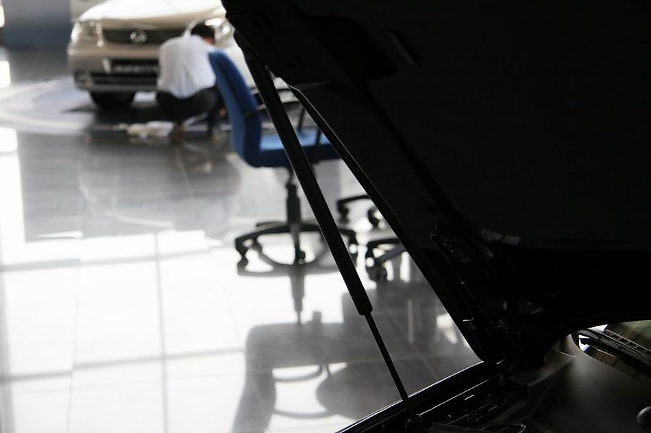 上海通用君威发动机仓支架