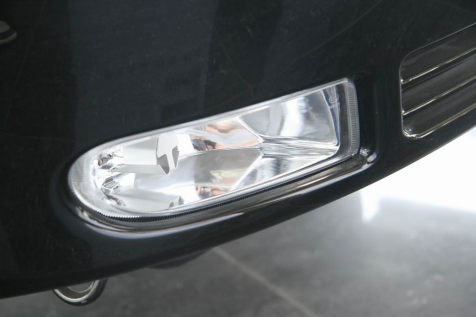 上海通用君威前灯