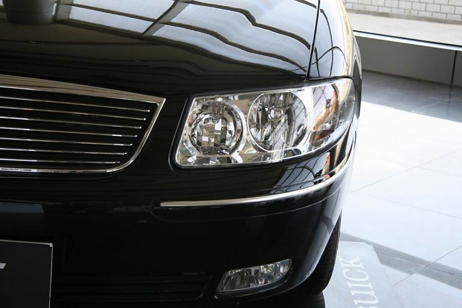 上海通用君威前大灯