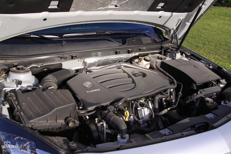 别克新君威2.0T发动机实拍图