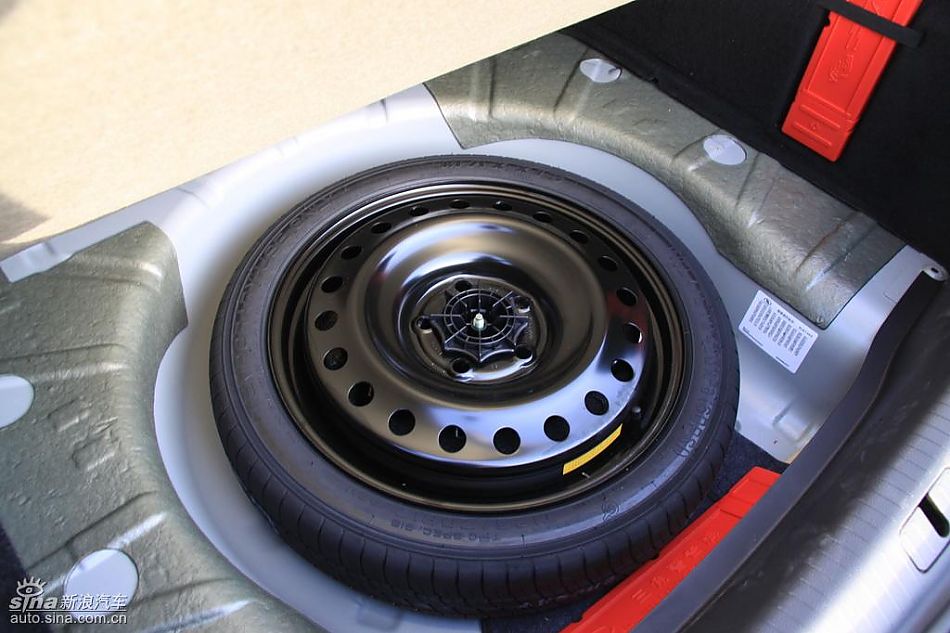 别克新君威2.0T内饰实拍图