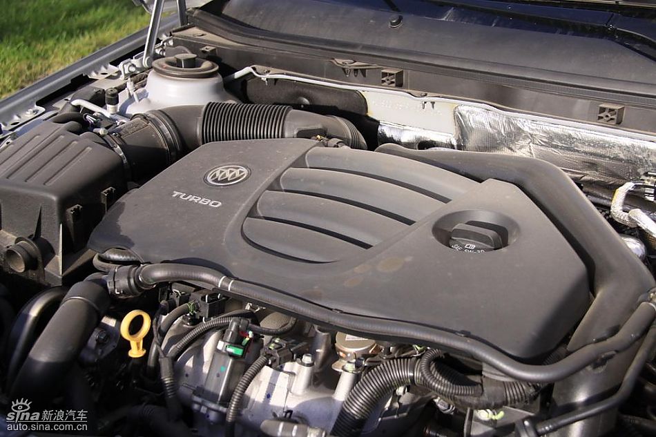 别克新君威2.0T发动机实拍图