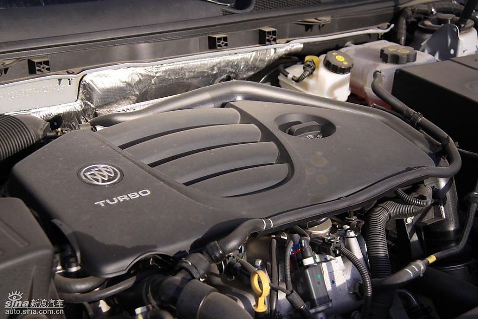 别克新君威2.0T发动机实拍图