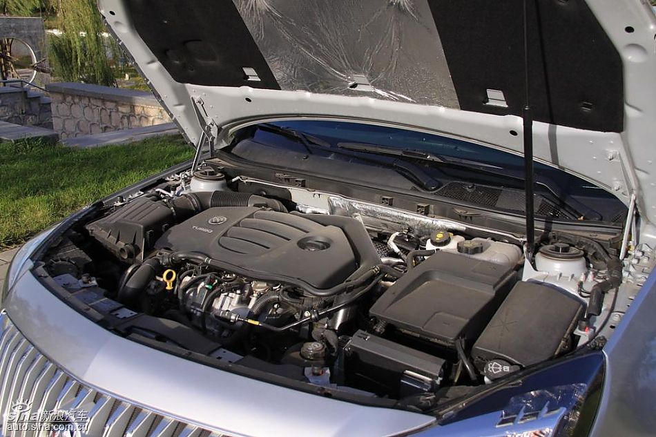 别克新君威2.0T发动机实拍图