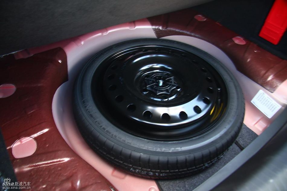 上海通用别克新君威1.6T实拍图发动机与细节