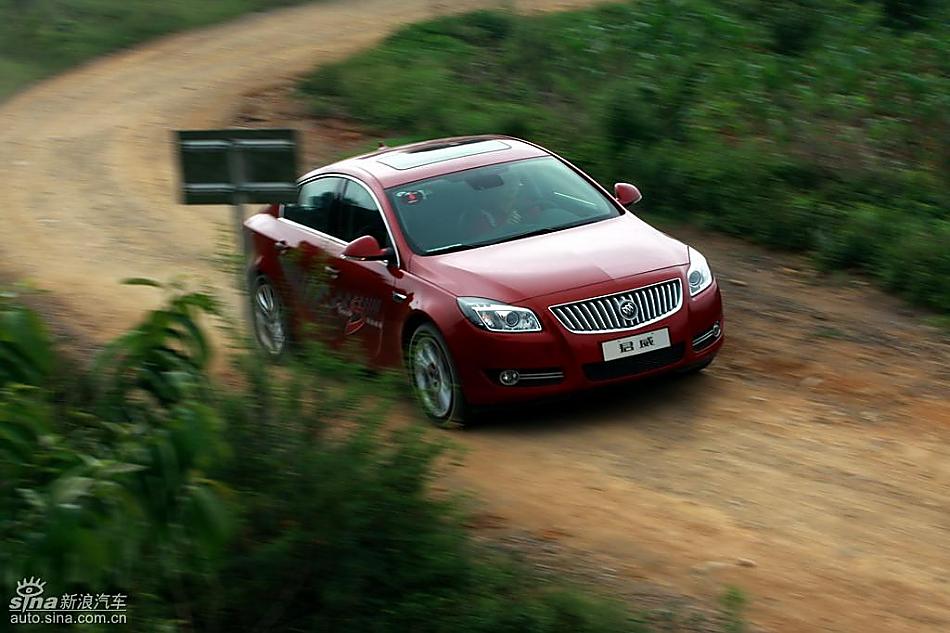 别克新君威2.0T挑战S弯云南站