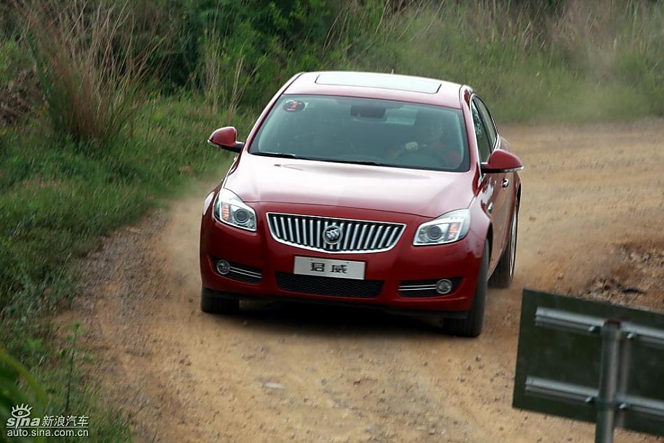 别克新君威2.0T挑战S弯云南站