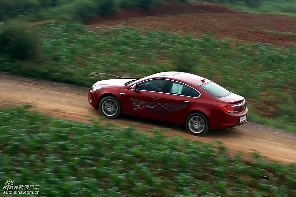 别克新君威2.0T挑战S弯云南站