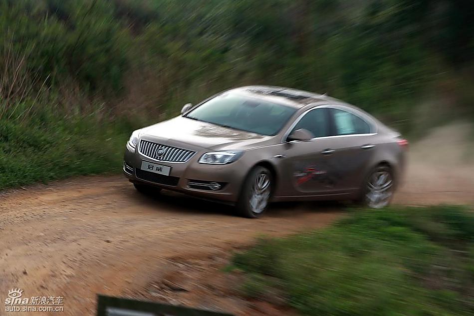 别克新君威2.0T挑战S弯云南站