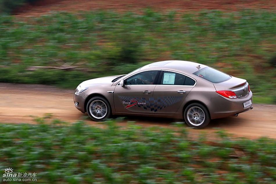 别克新君威2.0T挑战S弯云南站