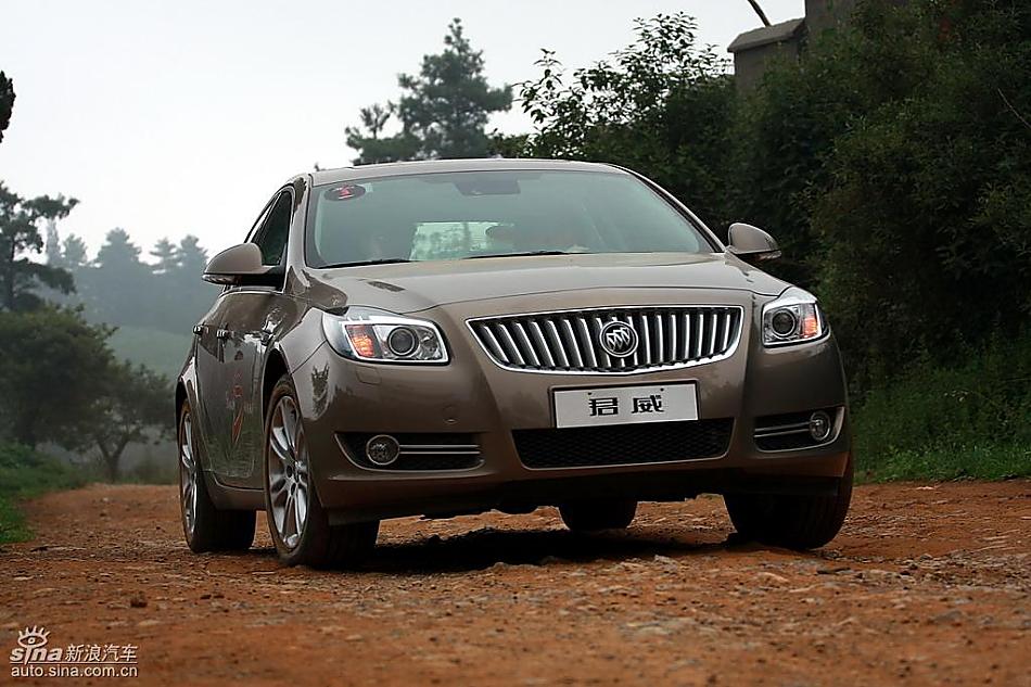 别克新君威2.0T挑战S弯云南站