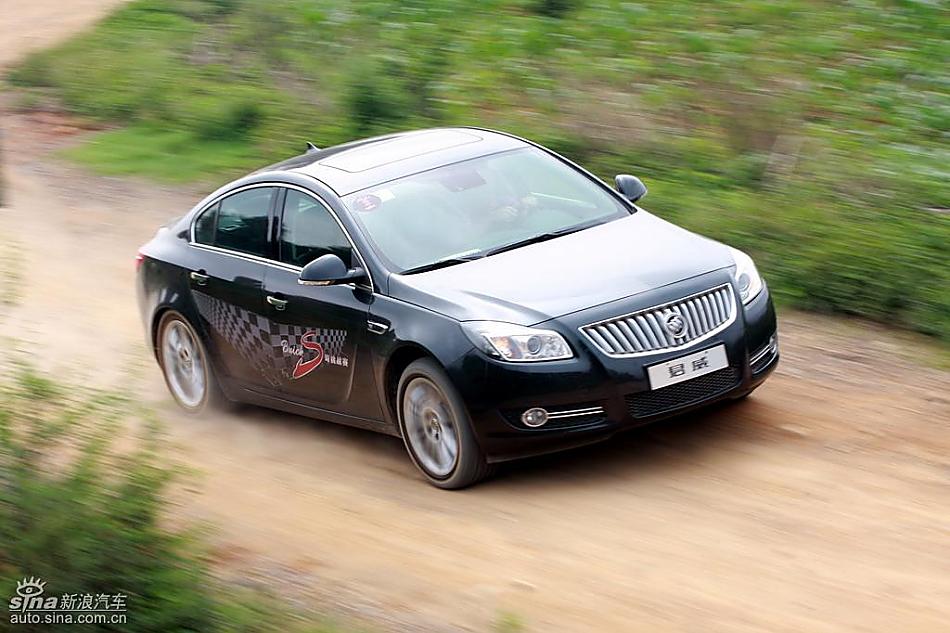 别克新君威2.0T挑战S弯云南站